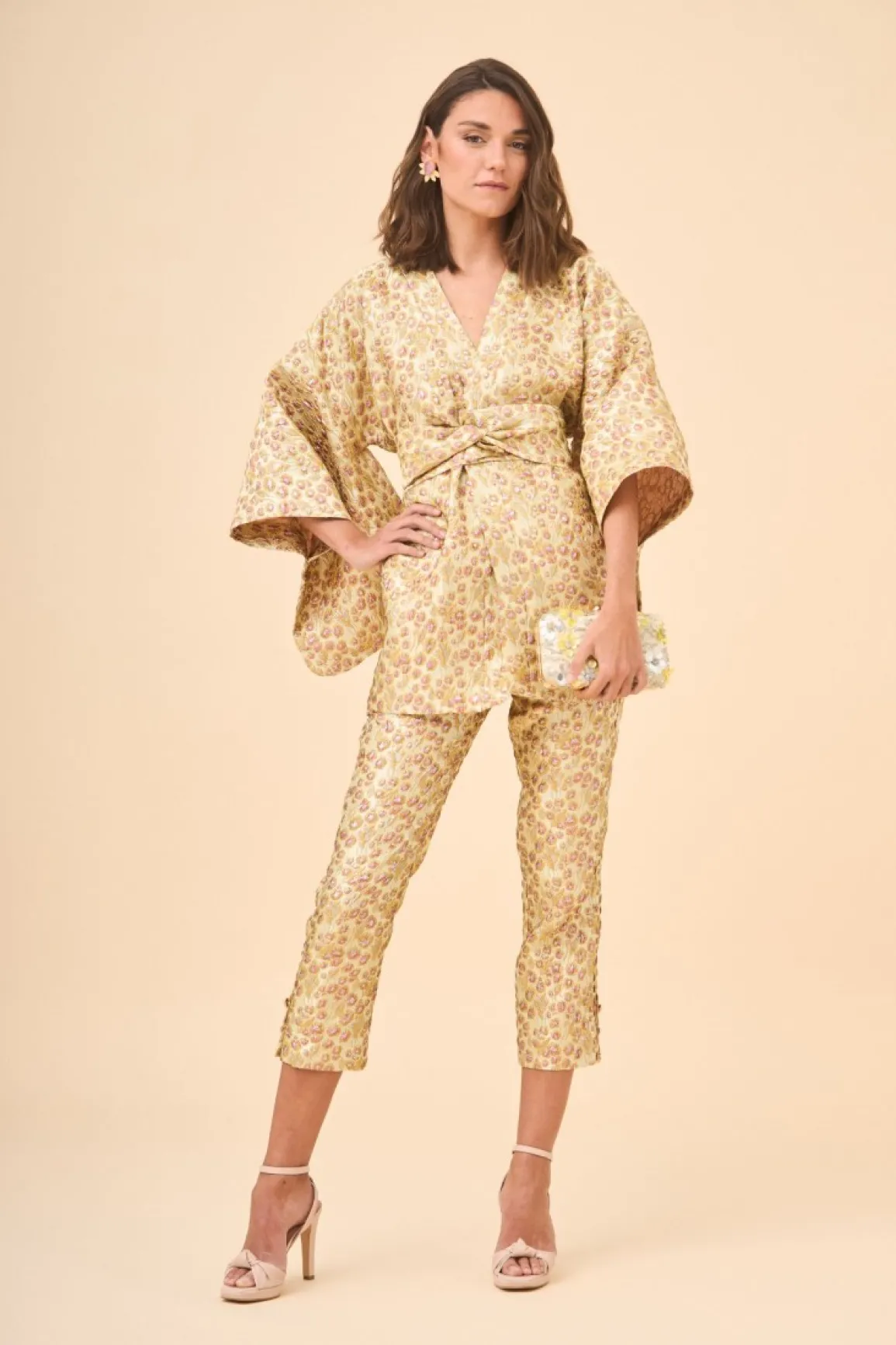 Outlet KIMONO MARIETTADORADO Total look